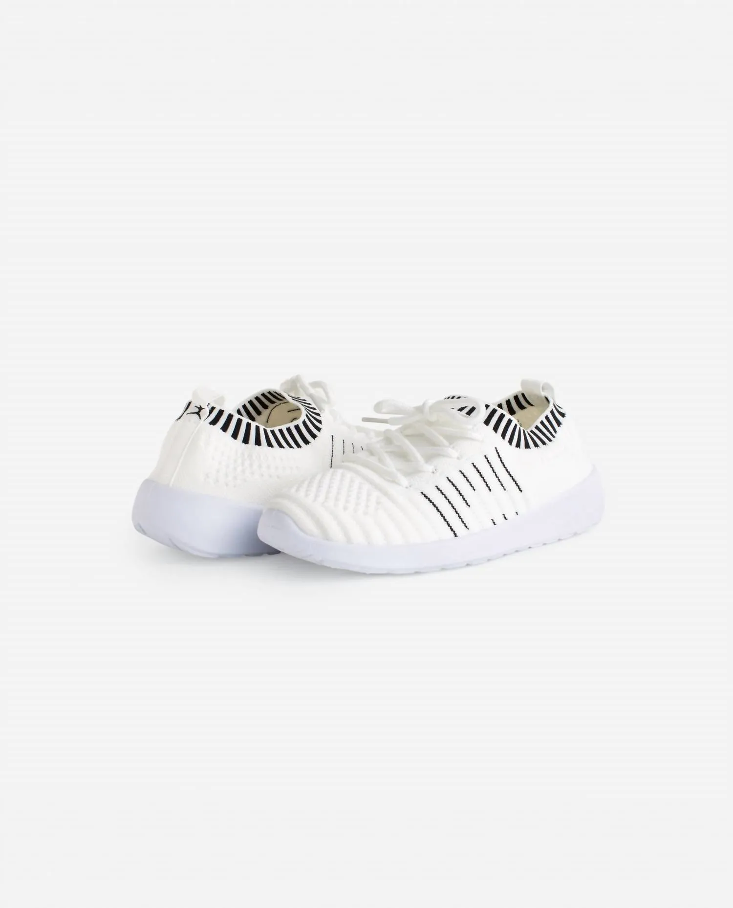 Girls Energy Lace Up Sneaker In White