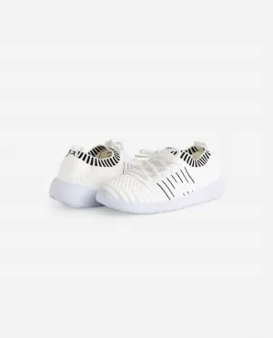 Girls Energy Lace Up Sneaker In White