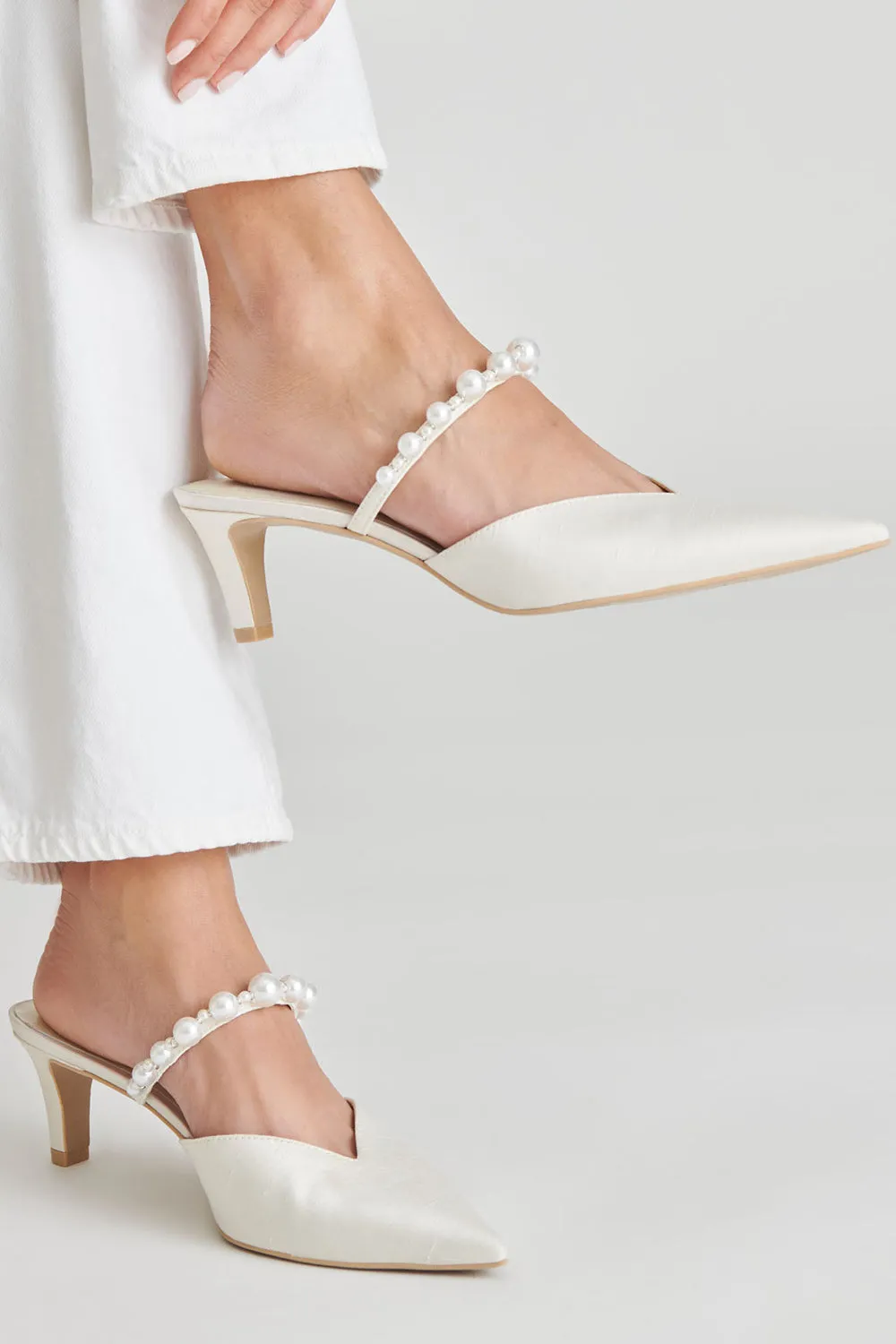 Kanika | Pointed-Toes Heel with Pearls