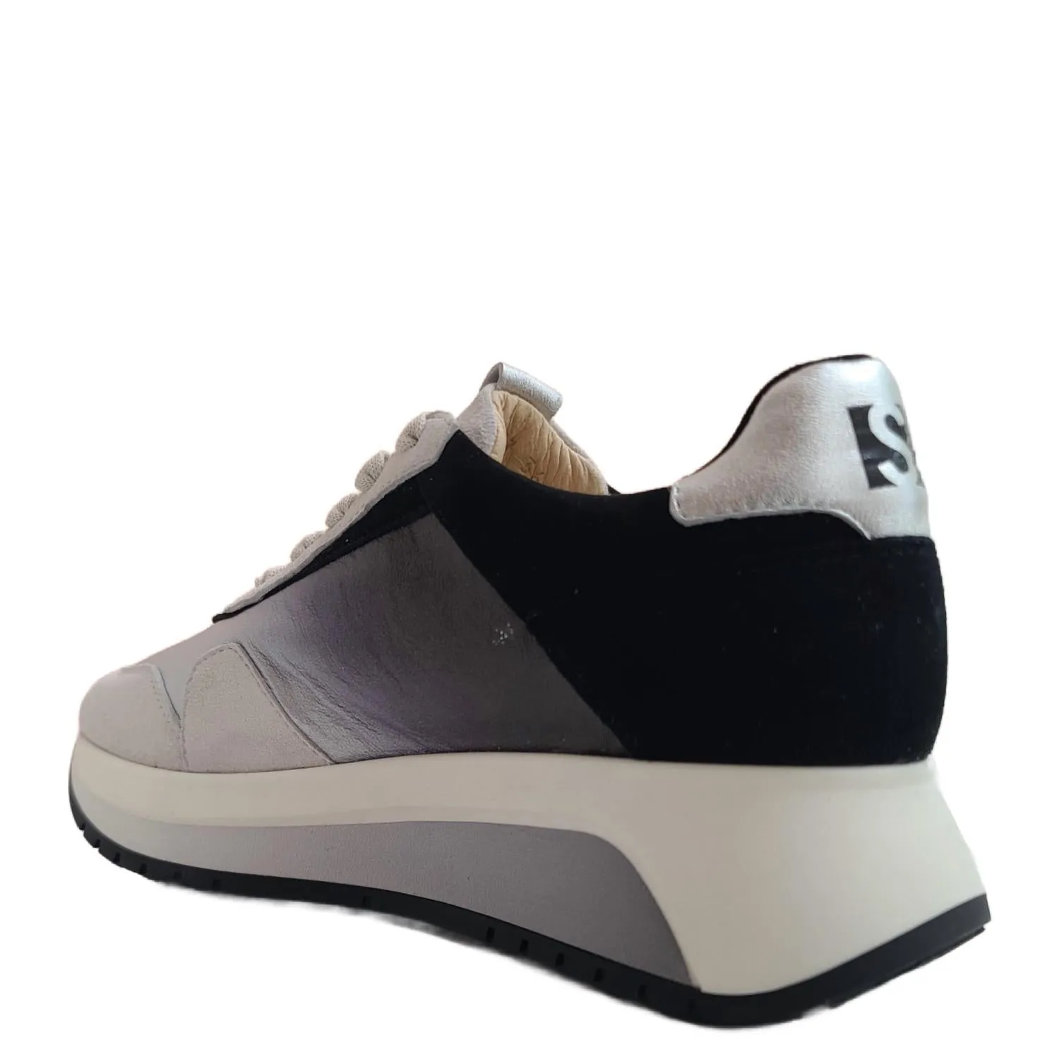 Women's Capri Shoes In Black Degrade
