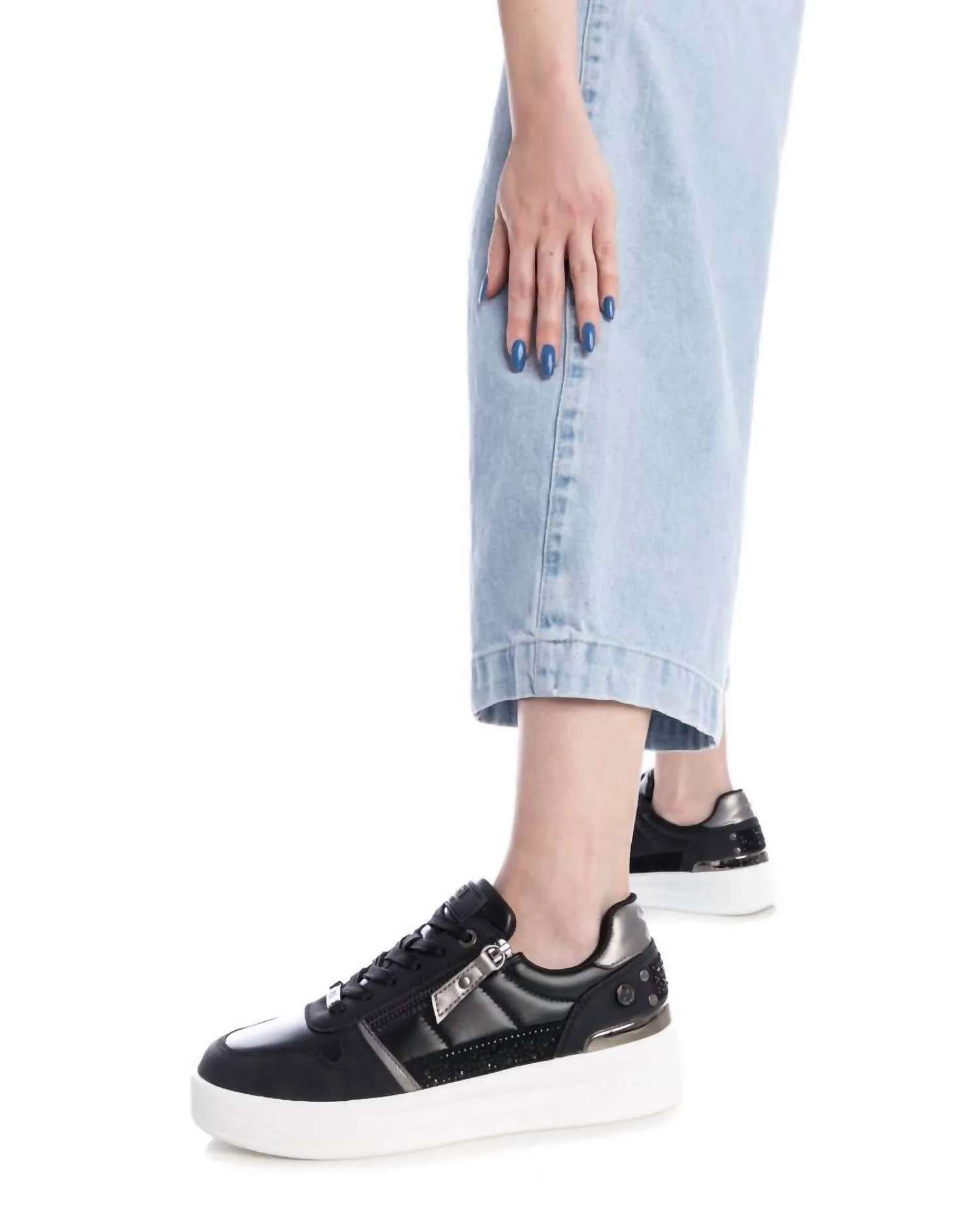 Women's Casual Sneakers In Black