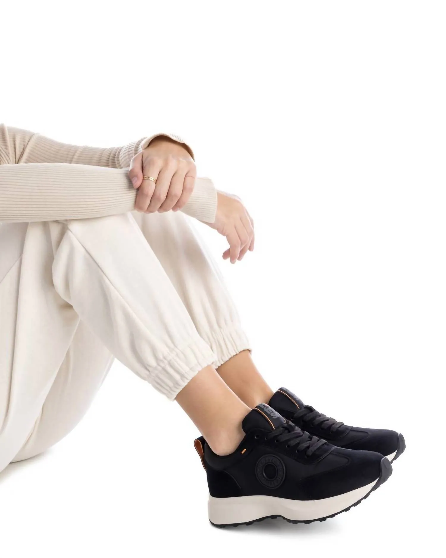 Women's Casual Sneakers In Black