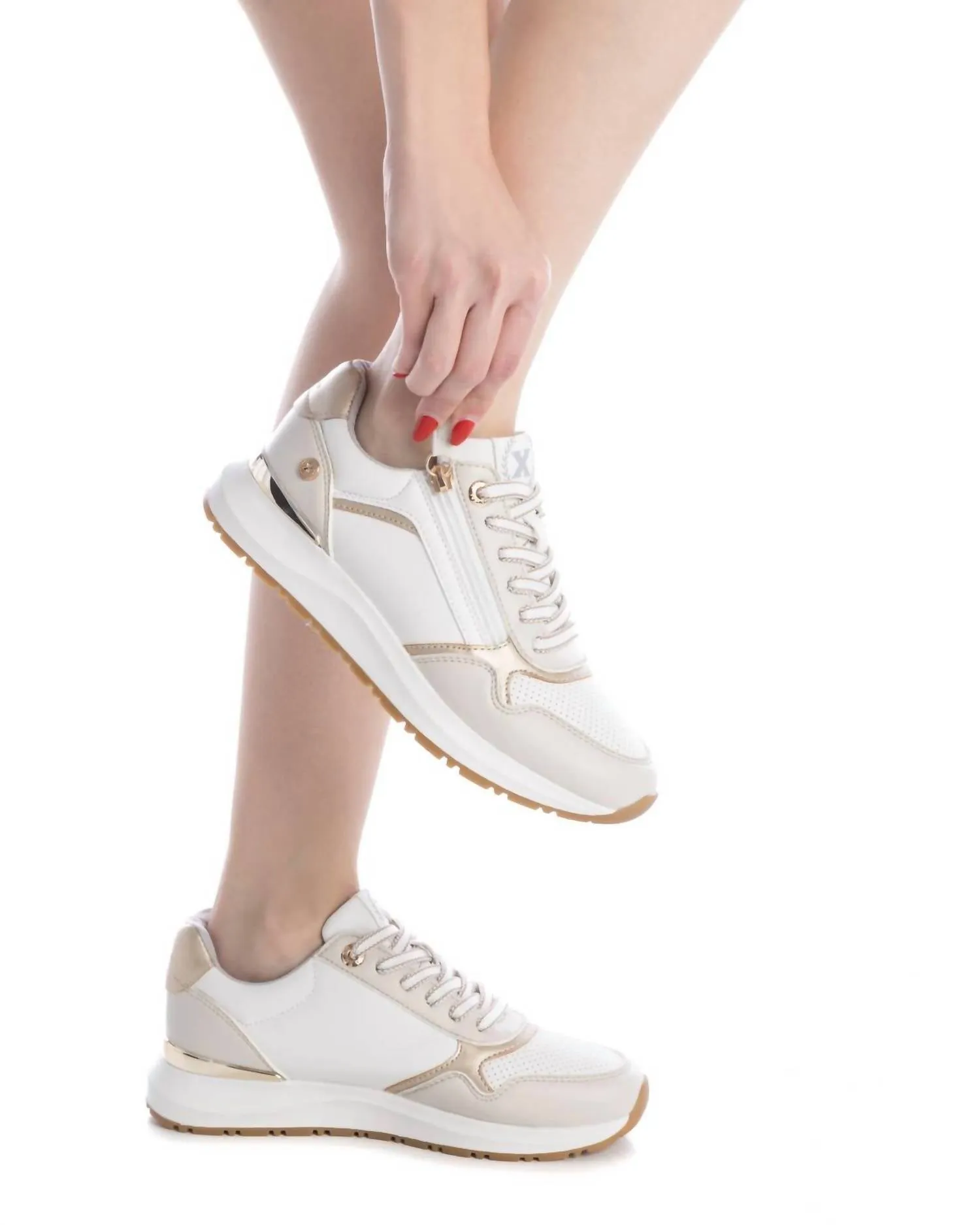 Women's Casual Sneakers In White