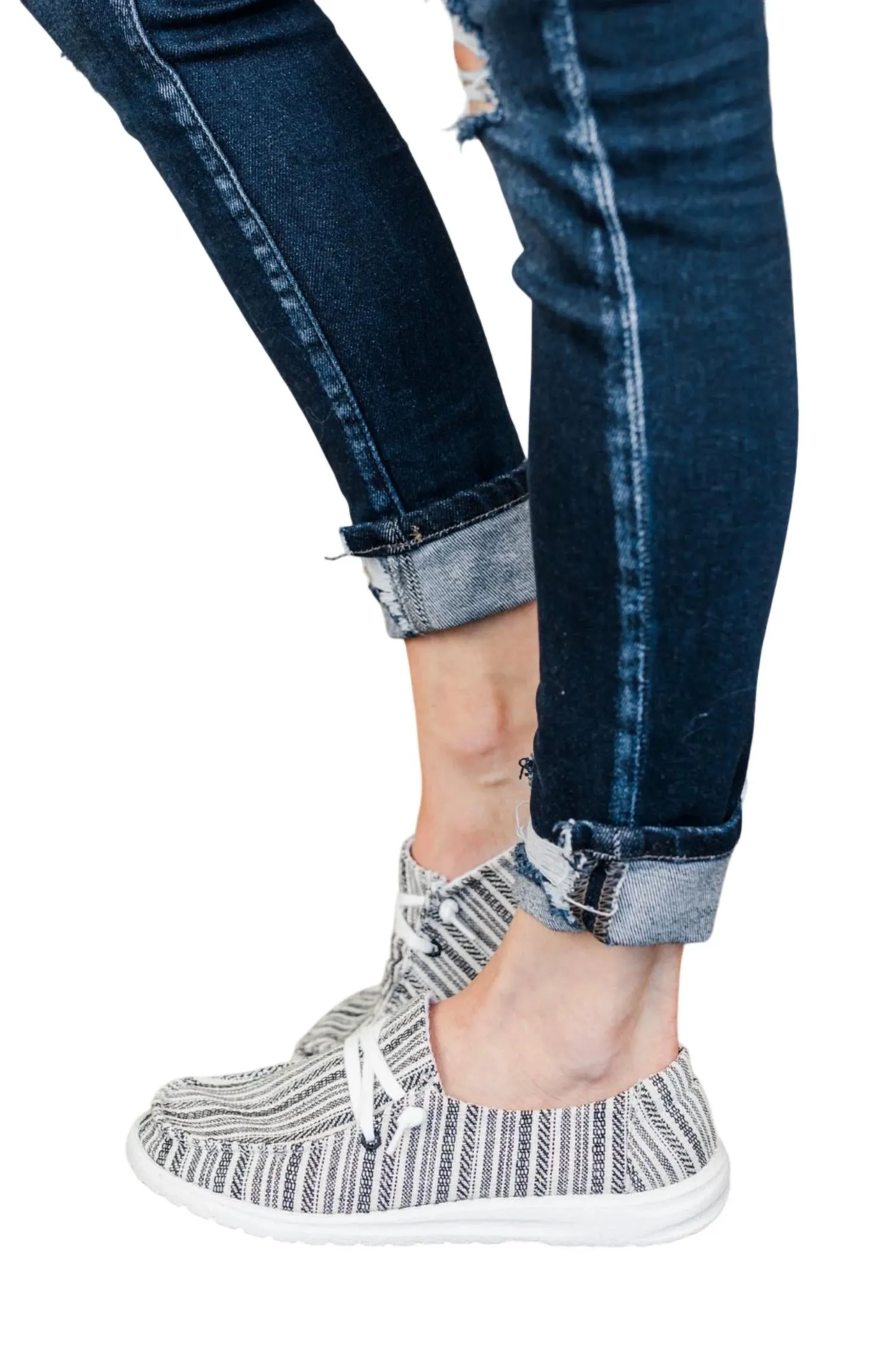 Women's Chaska Sneakers In White/black