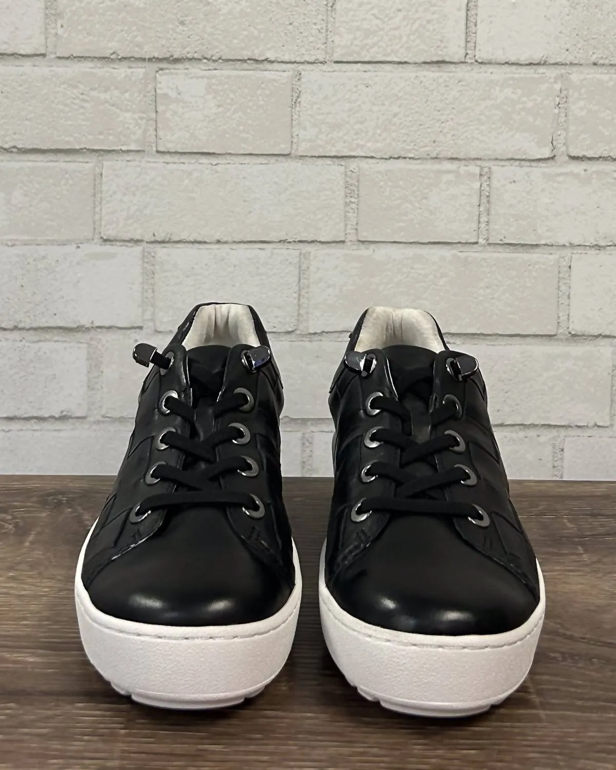 Women's Chloe Sneakers In Black