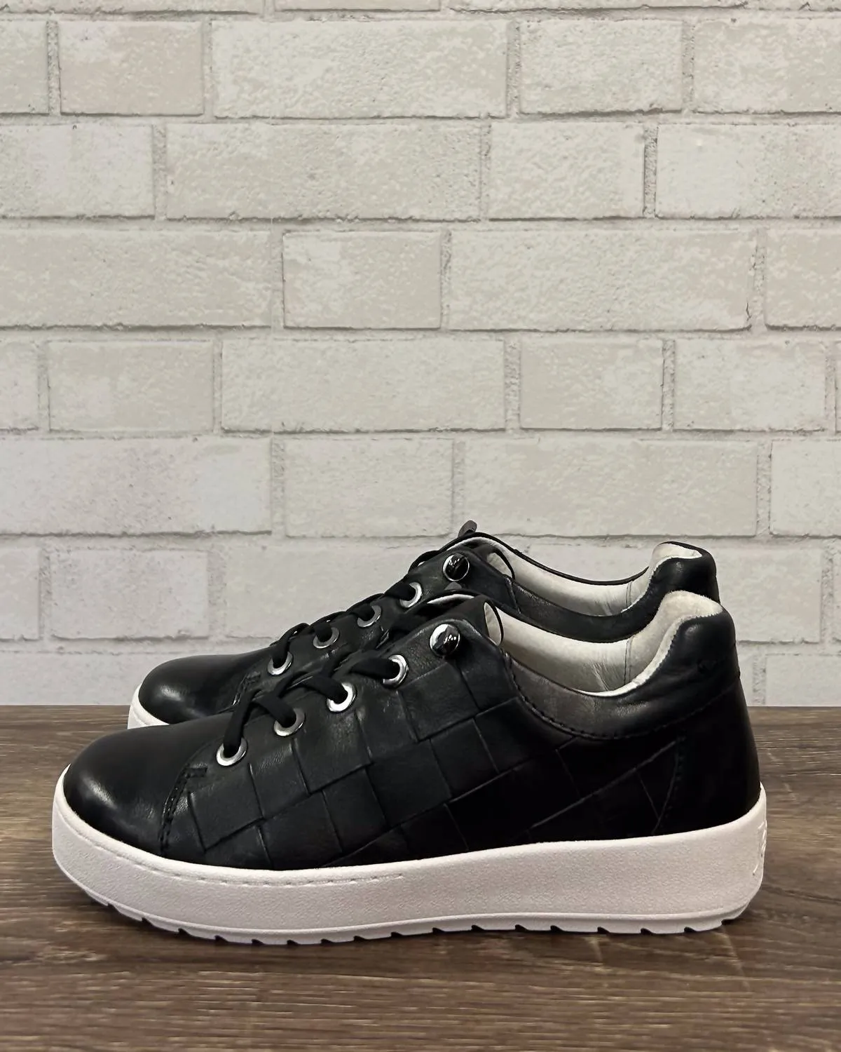 Women's Chloe Sneakers In Black