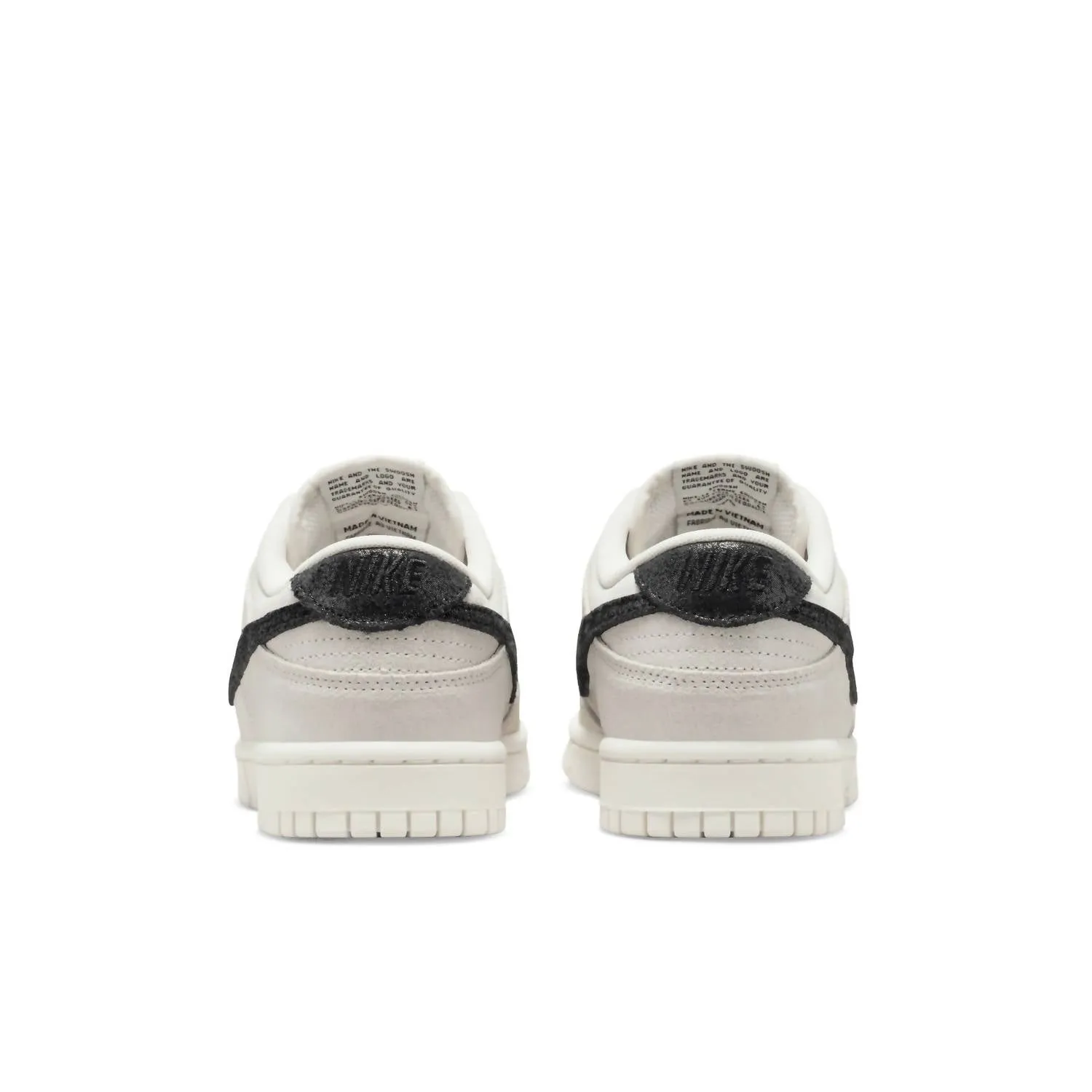 Women's Dunk Low Se Sneakers In White/black