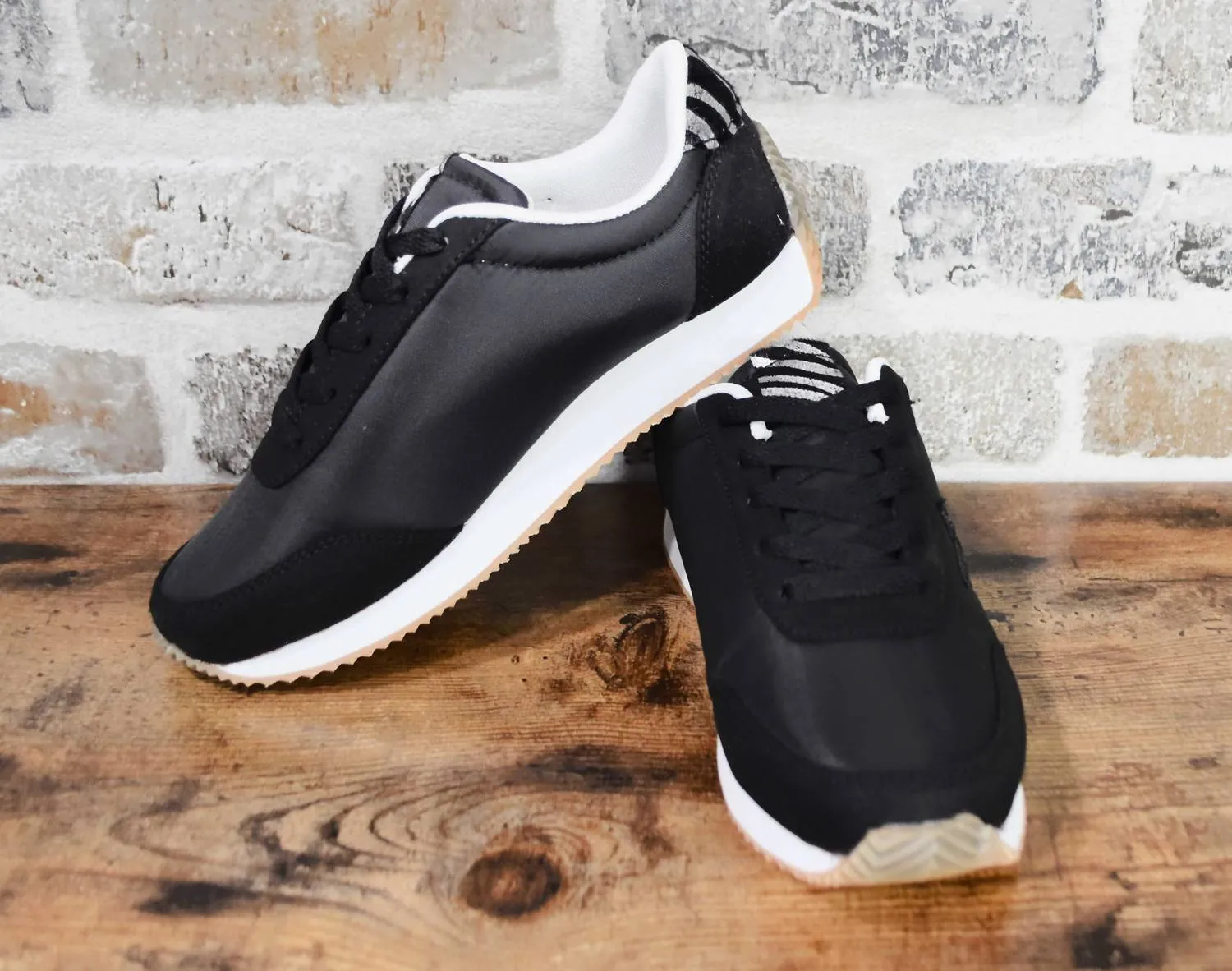 Women's Gypsy Jazz Fashion Sneakers In Black Vintage