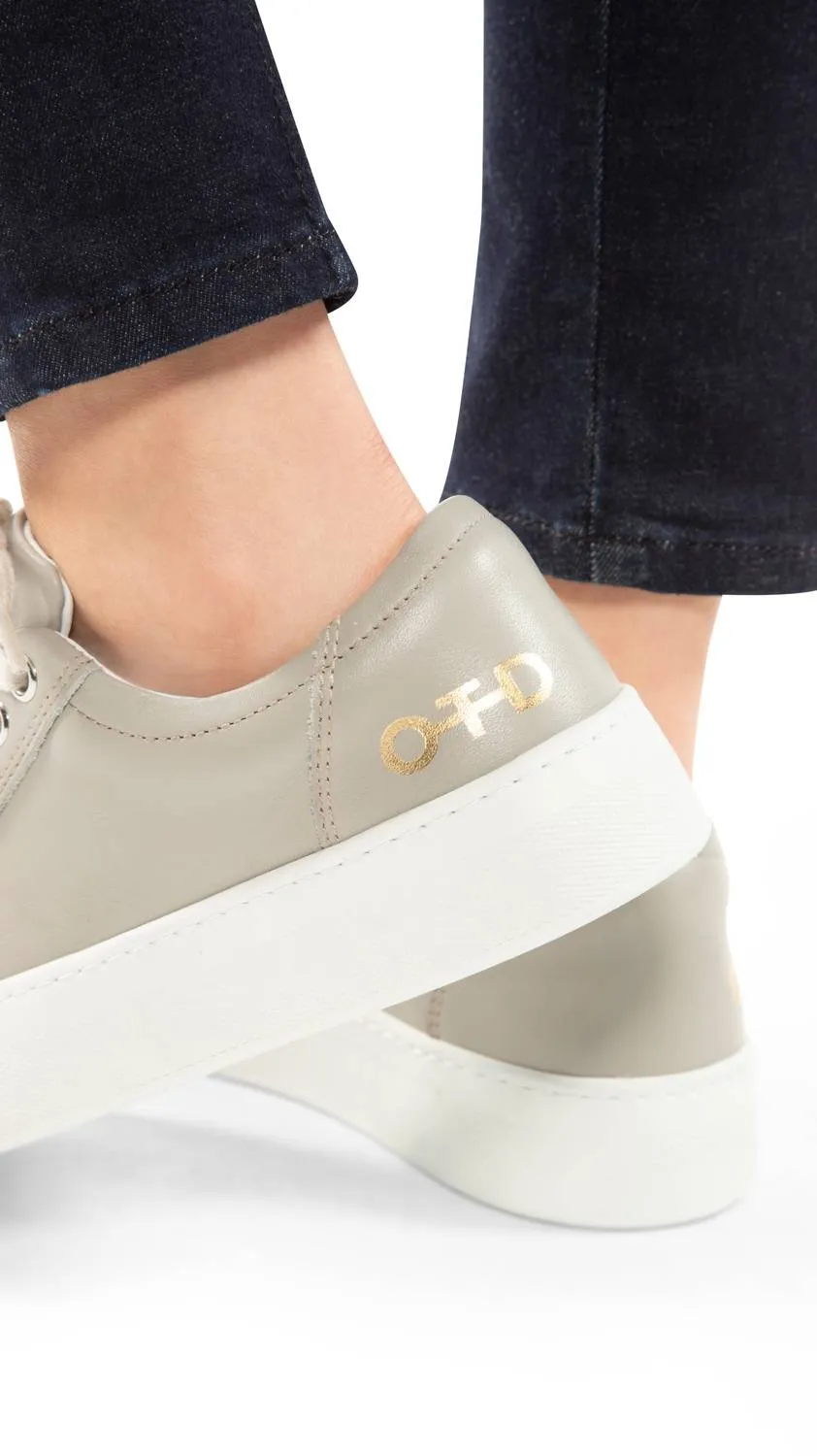 Women's Leather Low-Top Sneaker In Light Grey