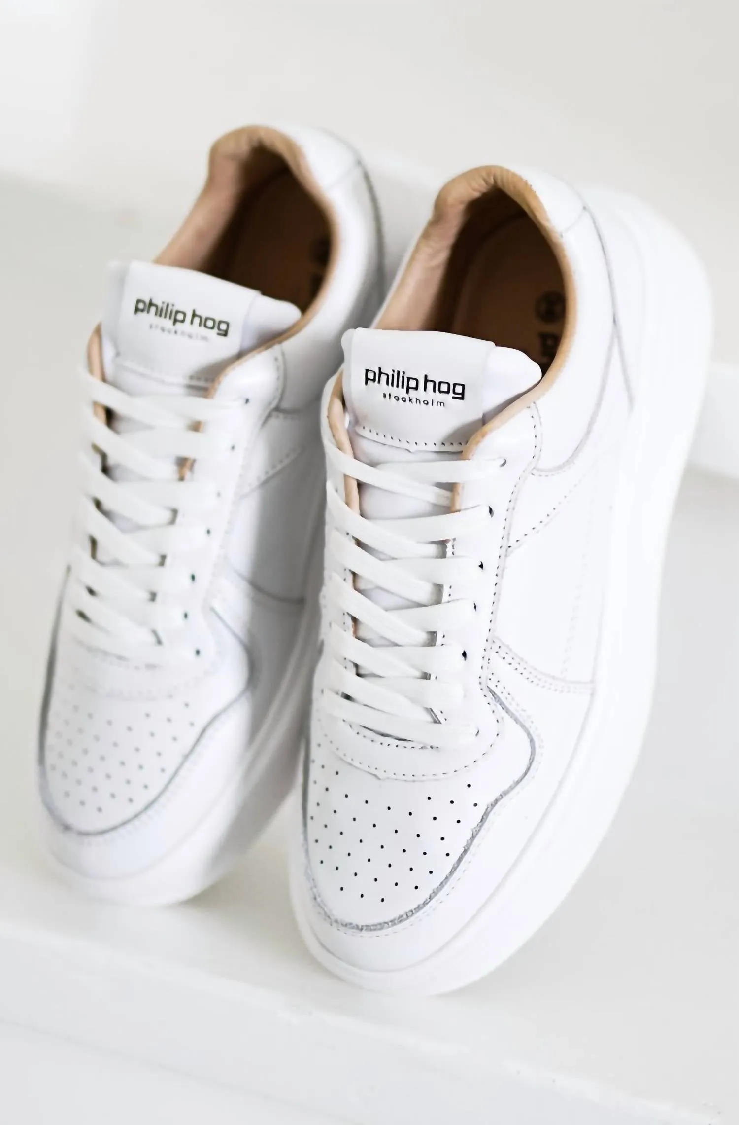 Women's Nina Sneaker In White