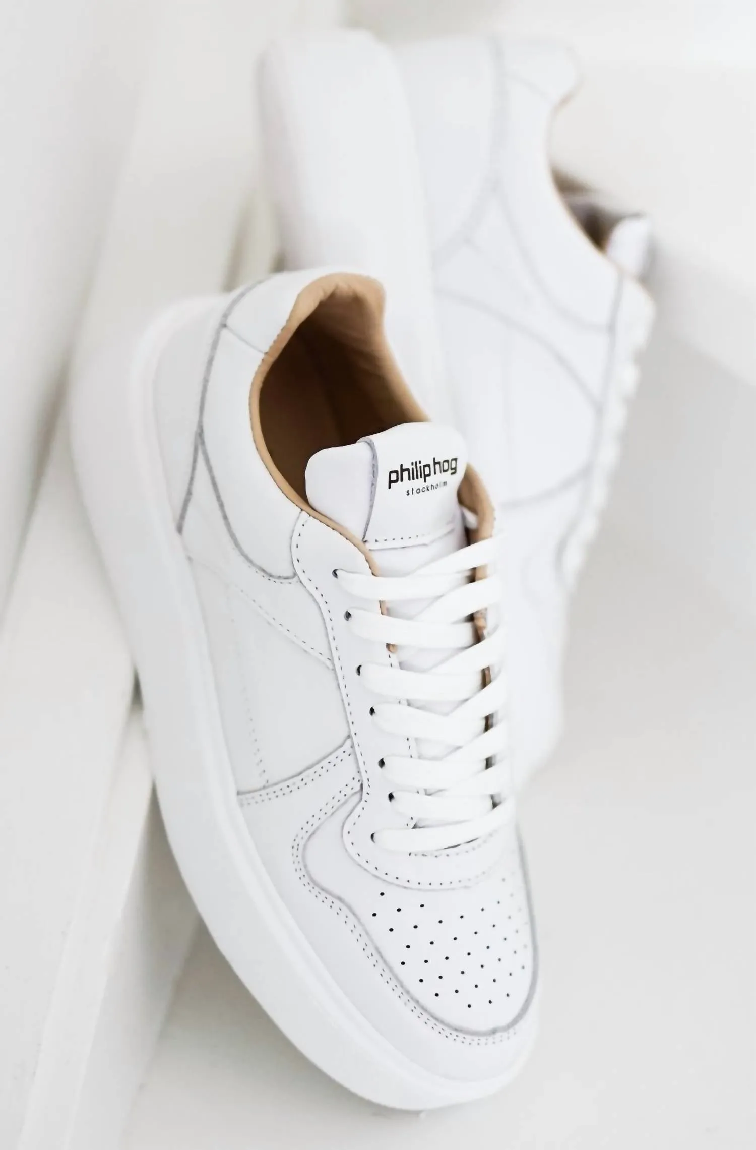 Women's Nina Sneaker In White