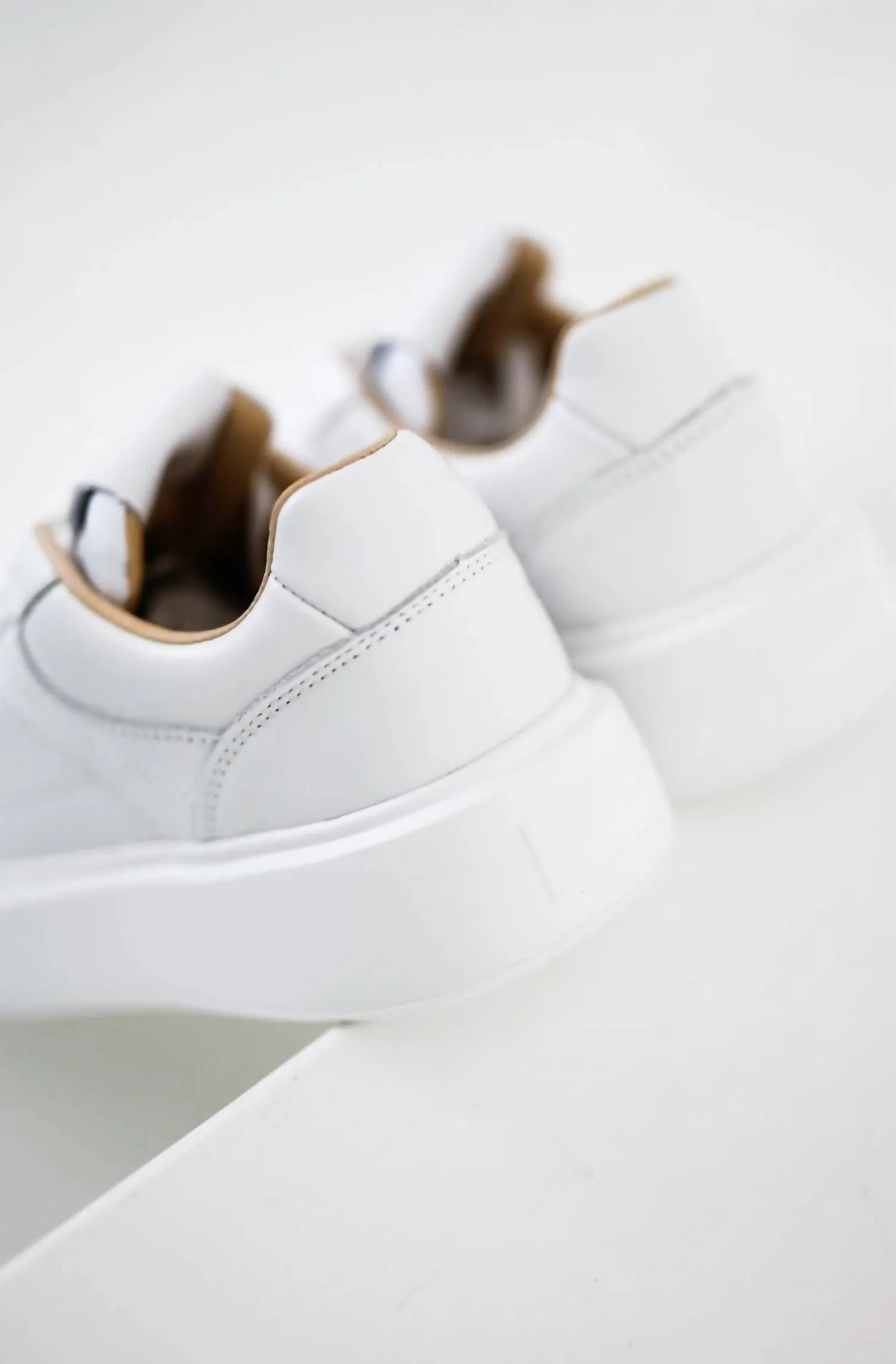 Women's Nina Sneaker In White
