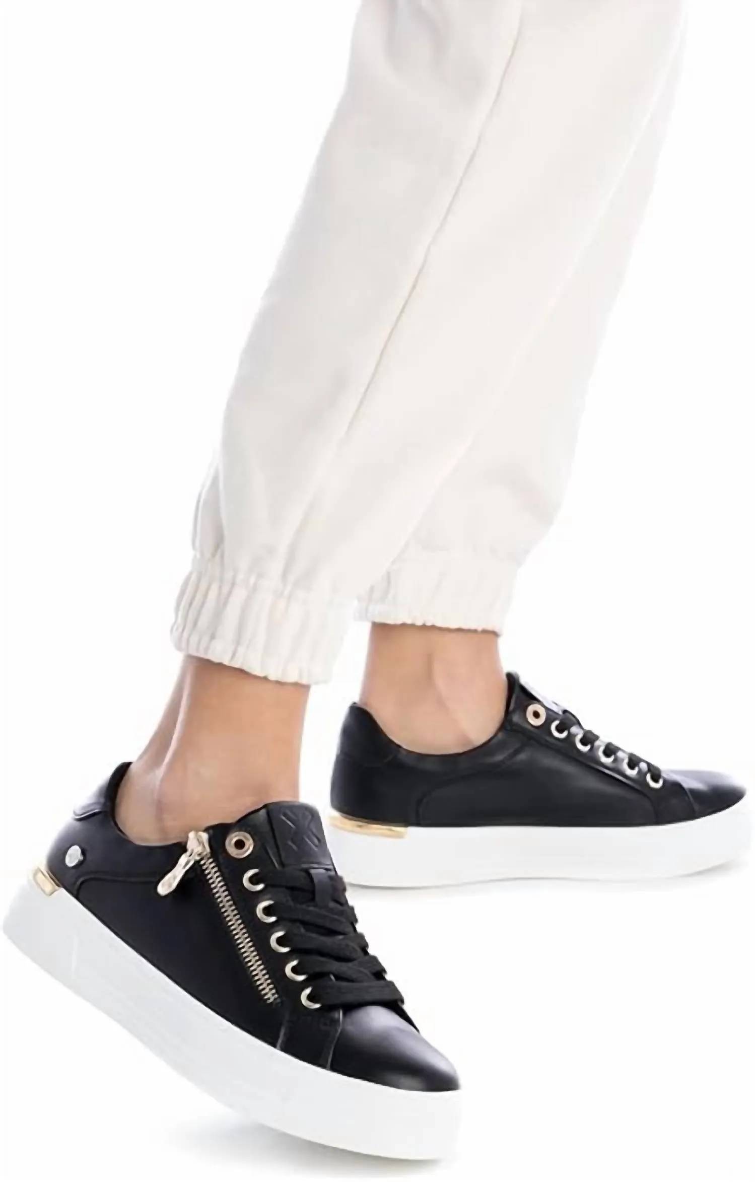 Women's Trainer Sneakers In Black