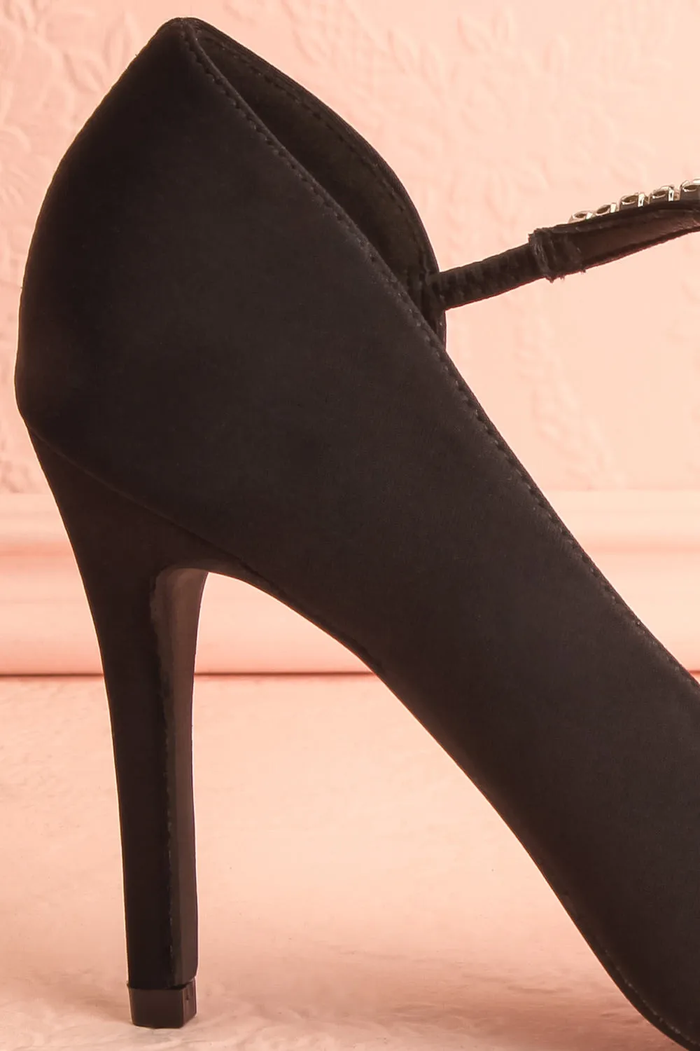 Zulana | Black Pointed Toe Heels w/ Crystals